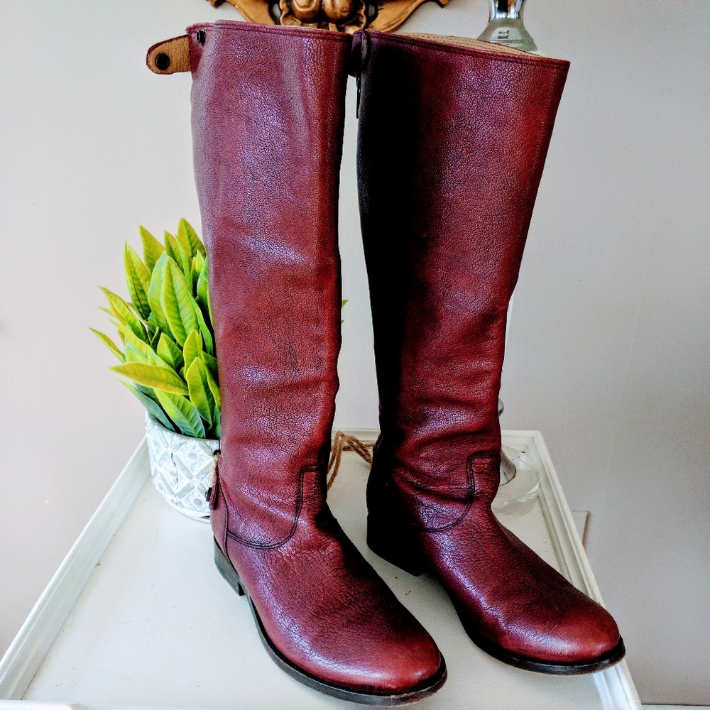 💮🌿Gorgeous Frye Knee-High Boots! Moving Soon💮🌿